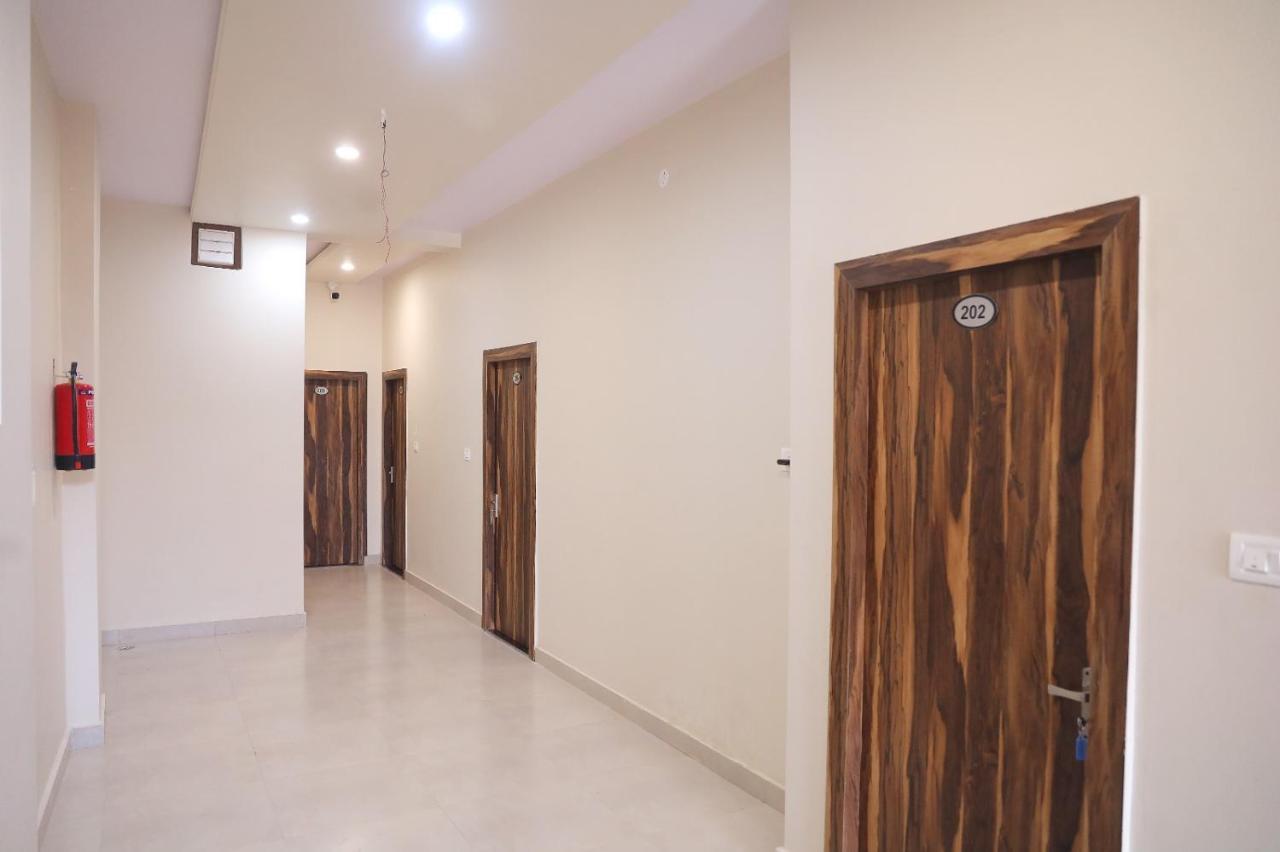 Hotel Keshavam Inn Mathura Exterior foto